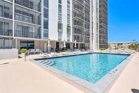 2500 NE 135th Street Unit#b206 North Miami FL 33181