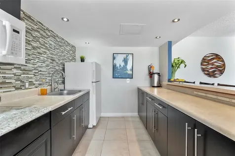 2500 NE 135th Street Unit#b206 North Miami FL 33181