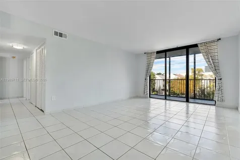 2500 NE 135th Street Unit#b206 North Miami FL 33181