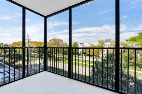 2500 NE 135th St Unit#b206 North Miami FL 33181