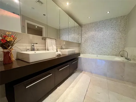 17121 Collins Avenue Sunny Isles Beach FL 33160