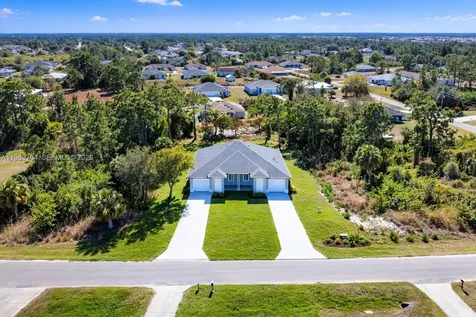 2421/2423 Milton Avenue S Lehigh Acres FL 33973
