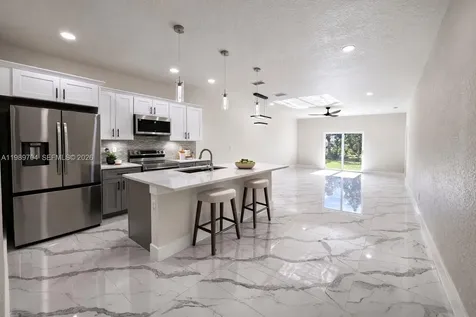 2421/2423 Milton Avenue S Lehigh Acres FL 33973