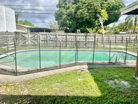 4015 W Park Road Hollywood FL 33021