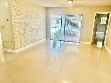 4015 W Park Road Hollywood FL 33021