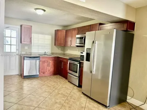 350 E 58th Street Hialeah FL 33013