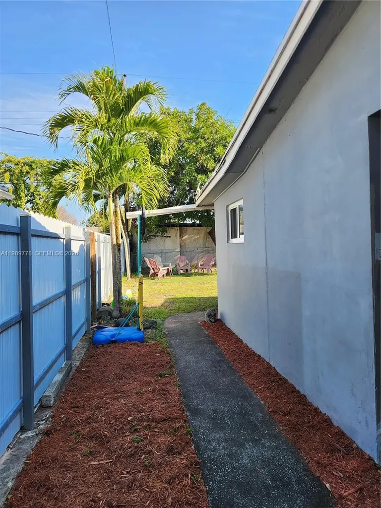 6721 Garfield Street Hollywood FL 33024