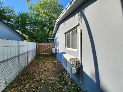 6721 Garfield Street Hollywood FL 33024