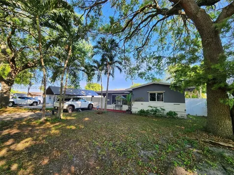 6721 Garfield Street Hollywood FL 33024