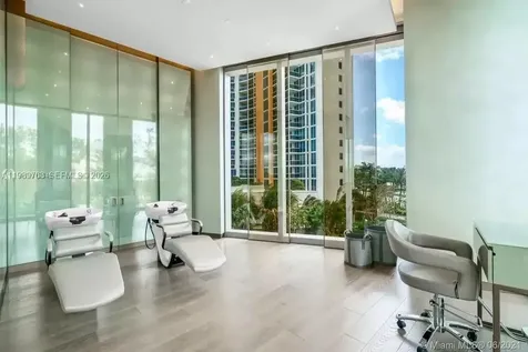 18975 Collins Avenue Sunny Isles Beach FL 33160