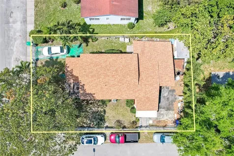 1451 NW 43rd Street Miami FL 33142
