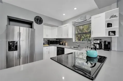 529 NW 8th Street Dania Beach FL 33004