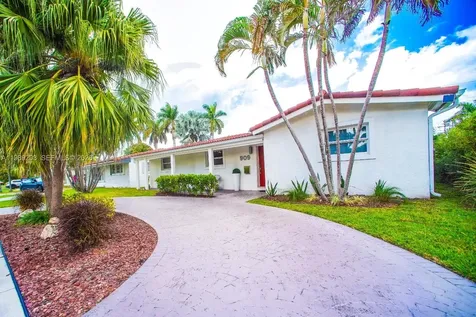 909 N 13th Court Hollywood FL 33019