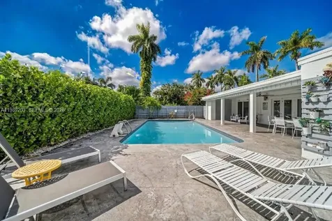 909 N 13th Court Hollywood FL 33019