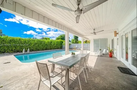 909 N 13th Court Hollywood FL 33019