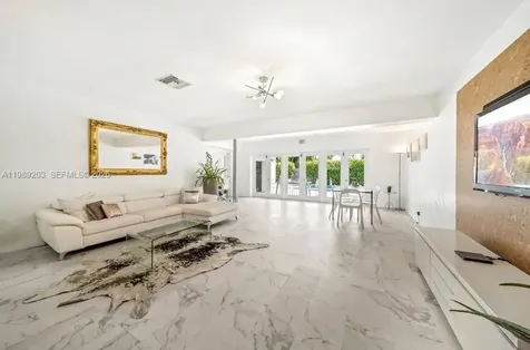 909 N 13th Court Hollywood FL 33019