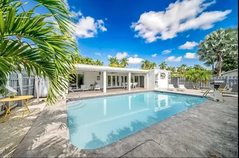 909 N 13th Court Hollywood FL 33019