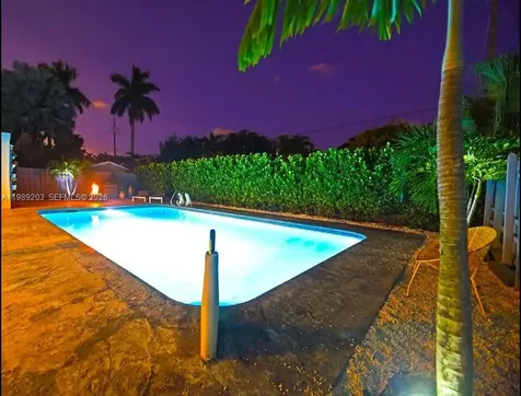 909 N 13th Court Hollywood FL 33019