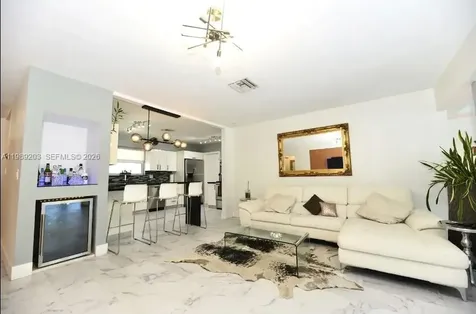 909 N 13th Court Hollywood FL 33019