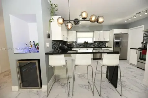 909 N 13th Court Hollywood FL 33019