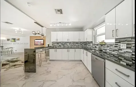 909 N 13th Court Hollywood FL 33019