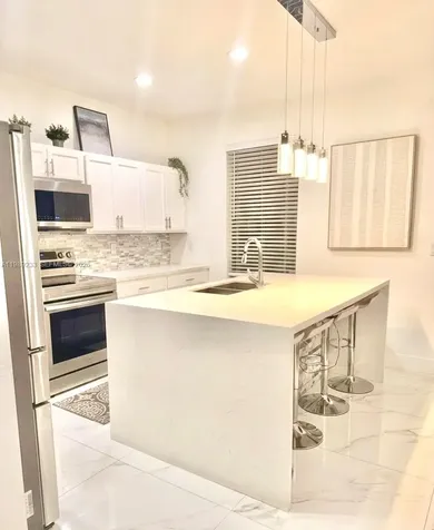 4237 SW 164th Path Miami FL 33185