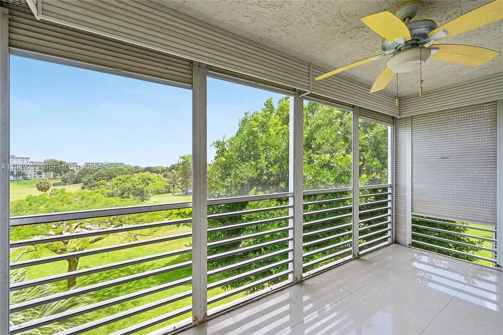 3520 Oaks Way Pompano Beach FL 33069