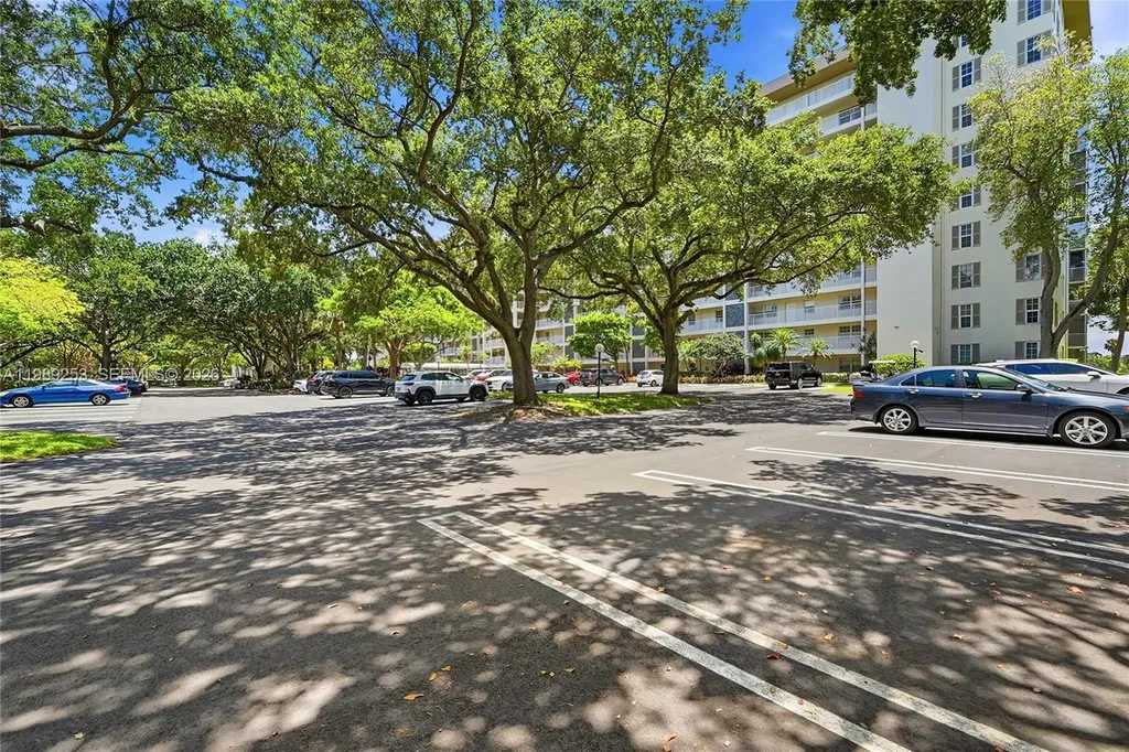 3520 Oaks Way Pompano Beach FL 33069