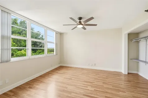 3520 Oaks Way Pompano Beach FL 33069
