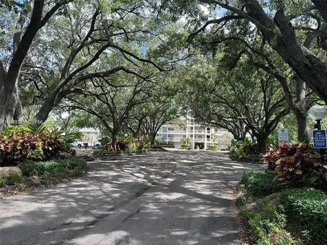 3520 Oaks Way Pompano Beach FL 33069