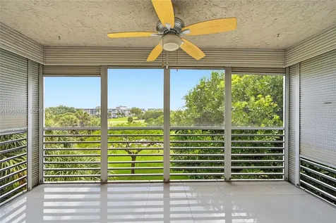 3520 Oaks Way Pompano Beach FL 33069