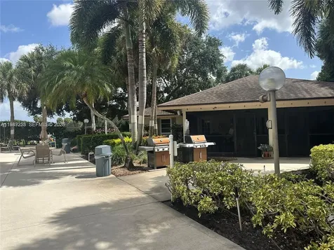 3520 Oaks Way Pompano Beach FL 33069