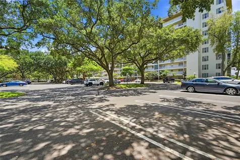 3520 Oaks Way Pompano Beach FL 33069