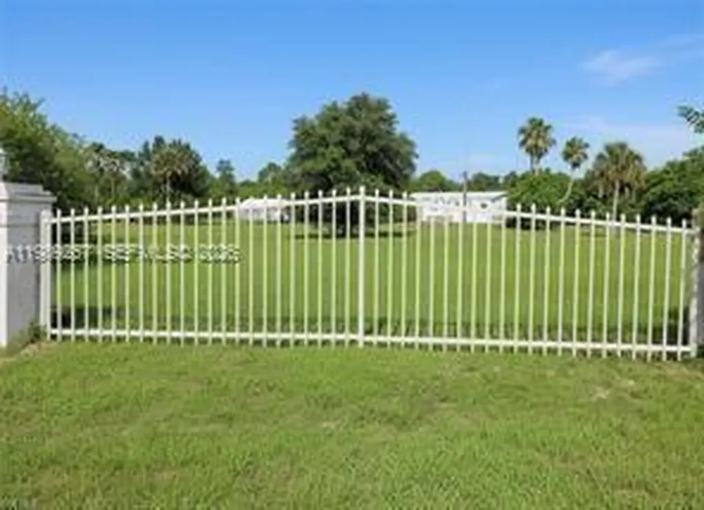 4555 Pioneer 16th Street Clewiston FL 33440