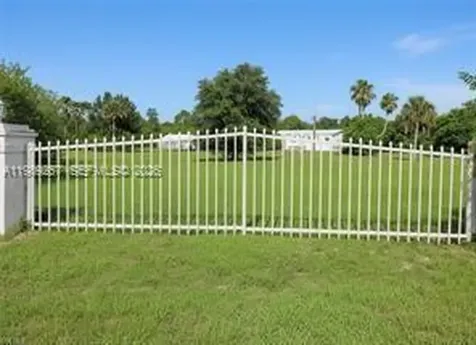 4555 Pioneer 16th Street Clewiston FL 33440