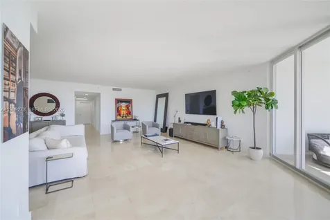 21050 Point Place Aventura FL 33180