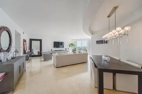 21050 Point Place Aventura FL 33180