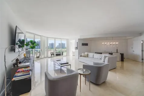21050 Point Place Aventura FL 33180
