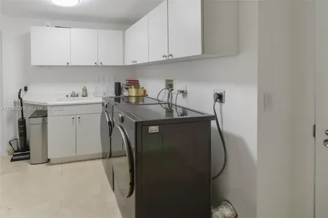 21050 Point Place Aventura FL 33180