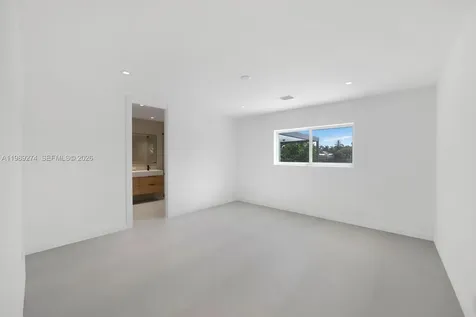 19721 NE 23 Avenue Miami FL 33180