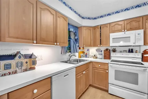 5060 SW 29th Avenue Dania Beach FL 33312