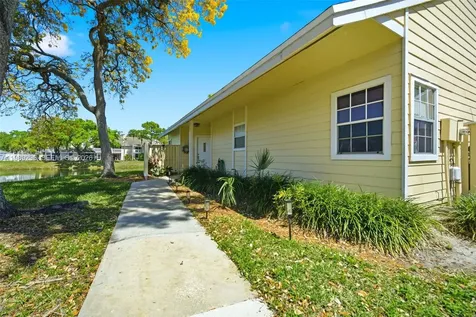 2074 Champions Way North Lauderdale FL 33068