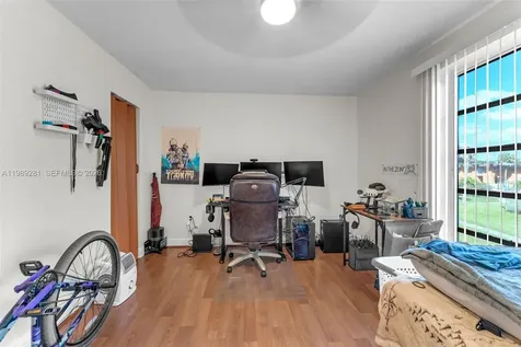 9437 SW 76th Street Miami FL 33173