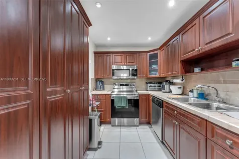 9437 SW 76th Street Miami FL 33173