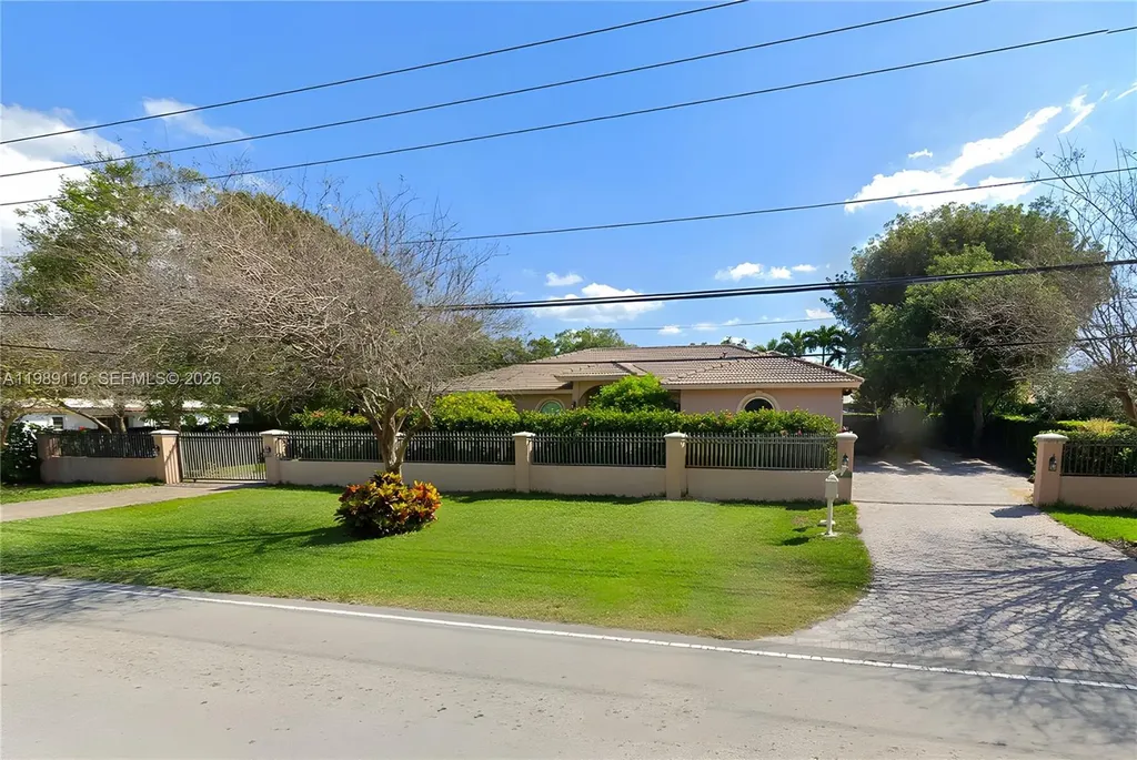 10621 SW 77th Avenue Pinecrest FL 33156