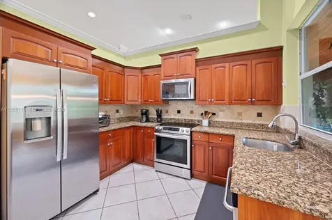 10621 SW 77th Avenue Pinecrest FL 33156