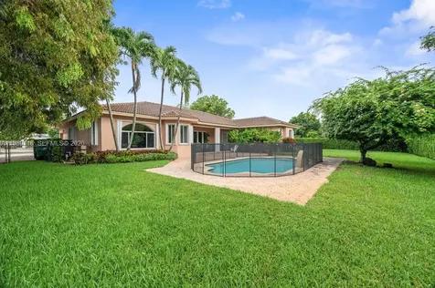10621 SW 77th Avenue Pinecrest FL 33156