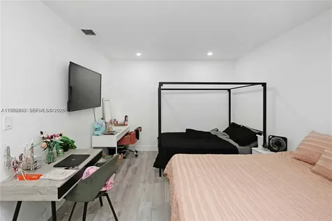 70 NE 186th Terrace Miami FL 33179