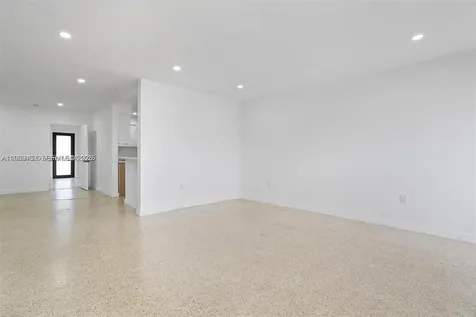 70 NE 186th Terrace Miami FL 33179