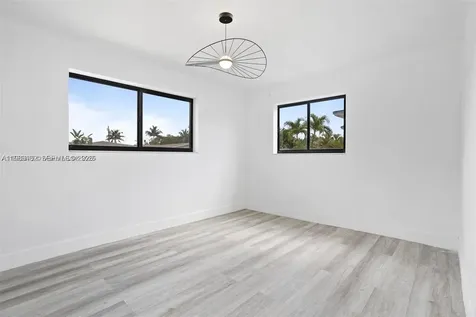 70 NE 186th Terrace Miami FL 33179